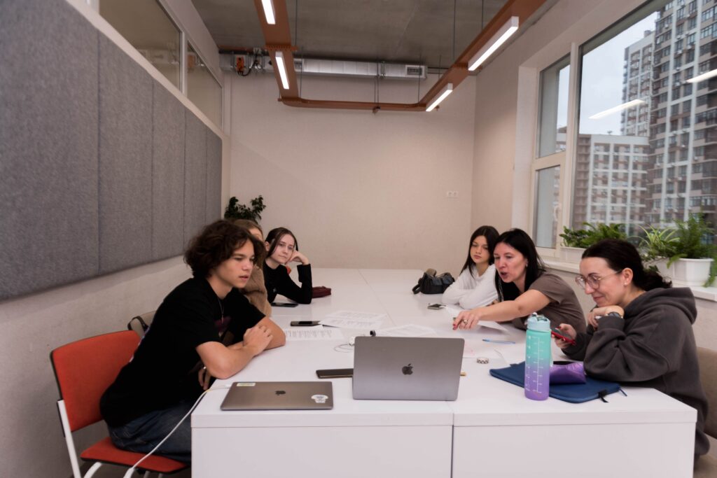 Криза підліткового віку: як допомогти підлітку знайти опору в собі